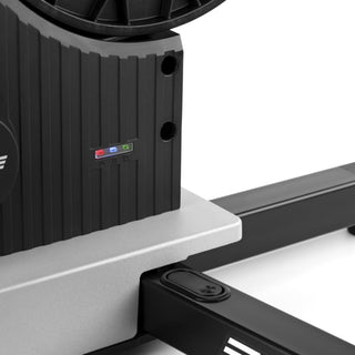 Rullo Elite Justo 2 vista laterale sinistra con volano e supporti aperti