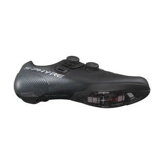 Vista inclinata della suola delle scarpe Shimano S-Phyre RC903 – struttura in carbonio con dettagli tecnici per il posizionamento preciso delle tacchette.