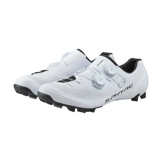 Scarpe MTB Shimano S-Phyre SH-XC903 bianche in coppia, alta gamma con chiusura BOA e grip professionale.