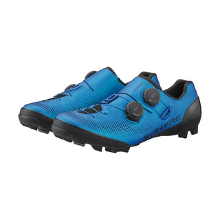 Scarpe mountain bike Shimano XC903 blu con tomaia perforata e struttura stabile per sentieri tecnici e competizioni.