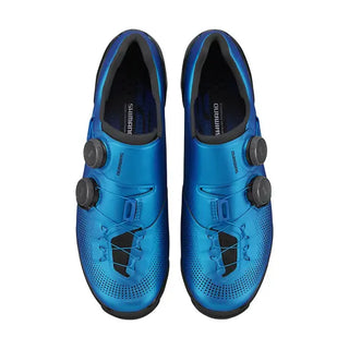 Vista dall’alto delle scarpe MTB Shimano S-Phyre XC903 blu, doppio BOA Fit System e rinforzi anti-abrasione.