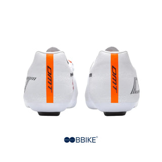 Tallone delle DMT Pogi's bianche, con design aerodinamico, rinforzo posteriore e striscia fluo per visibilità extra durante le pedalate.