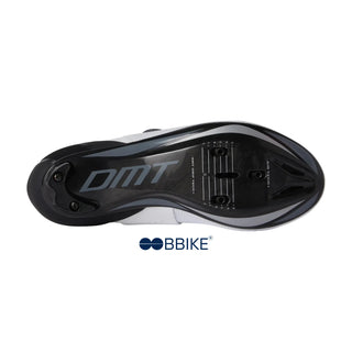 Suola integrale in carbonio della scarpa DMT SH10 bianca, compatibile con tacchette strada, progettata per massima trasmissione di potenza.