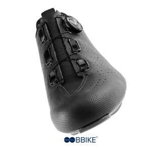 Dettaglio punta rinforzata della scarpa da ciclismo Gaerne Sprint nera, design aerodinamico e resistente
