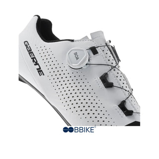 Scarpe da ciclismo su strada Gaerne Tuono bianche con sistema di chiusura BOA Fit, microregolabile e progettato per garantire una calzata precisa e stabile durante le uscite in bici.