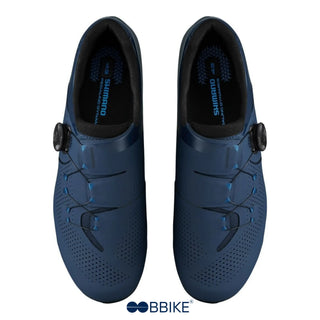 Vista superiore scarpe ciclismo Shimano RC302 blu con chiusura BOA e linguetta anatomica per comfort e performance da gara.