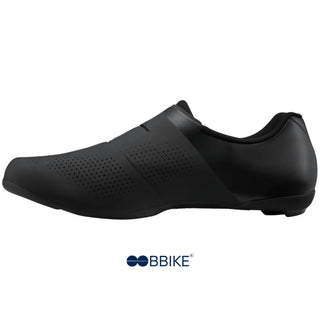 Scarpa da bici da corsa Shimano RC302 nera vista laterale sinistra con profilo aerodinamico, tomaia traspirante e design racing per alte prestazioni su strada.