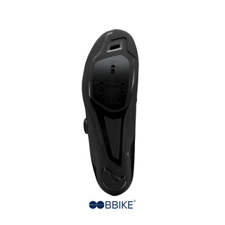 Suola rigida in nylon con inserti in gomma e attacchi SPD-SL della scarpa Shimano RC302 nera, progettata per massima efficienza di pedalata e grip.