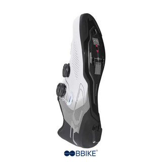 Scarpe ciclismo strada Shimano RC702 bianche, doppio BOA Fit System, tomaia in materiale sintetico premium con grafiche sfumate nere, perfette per gare e allenamenti intensi.