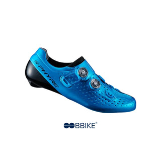 Scarpa da ciclismo su strada Shimano S-Phyre RC900 in colore blu, vista laterale destra, con doppio rotore BOA per una calzata di precisione.