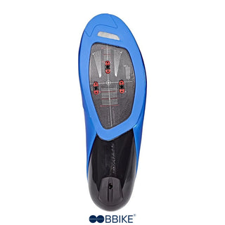 Suola in carbonio della scarpa Shimano S-Phyre RC900 blu, progettata per massima trasmissione di potenza durante il ciclismo su strada.
