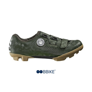 Scarpa Shimano RX600 verde per gravel bike, lato destro, con tomaia microforata, chiusura BOA e look mimetico militare ideale per avventure su sterrato.