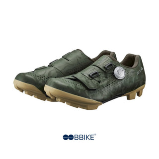 Scarpe gravel Shimano RX600 in verde militare con doppia chiusura in velcro e BOA, design rinforzato in punta per protezione extra e comfort nei percorsi impegnativi.