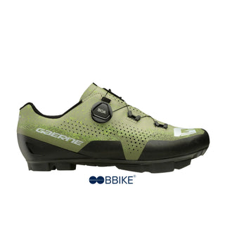 Visuale laterale destra delle scarpe Gaerne Lampo verde MTB, con aerazione strategica e dettagli riflettenti per la massima visibilità.