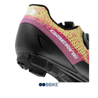Dettaglio tacco scarpa ciclismo MTB Gaerne Sabbia con suola in gomma e design antiscivolo, ideale per percorsi off-road estremi.