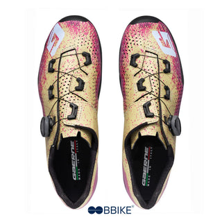 Scarpe da mountain bike Gaerne Sabbia viste dall’alto con doppia chiusura BOA Fit e design aerodinamico per comfort e performance.