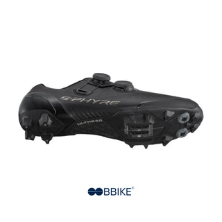 Profilo sinistro delle scarpe Shimano S-Phyre XC903 per mountain bike, con tomaia microforata in materiale sintetico leggero e rinforzi per l’uso intenso off-road.