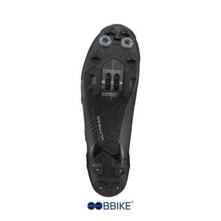 Suola in carbonio ULTREAD delle scarpe Shimano S-Phyre XC903 per MTB, con tacchetti aggressivi per trazione su ogni terreno e compatibilità SPD.