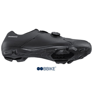 Scarpe MTB Shimano XC300 nere lato esterno con BOA Fit System, tomaia sintetica resistente e stile racing minimal.
