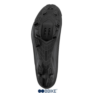 Scarpe ciclismo MTB Shimano XC300 suola nera antiscivolo con attacco SPD, design tecnico per massima trazione nei trail.