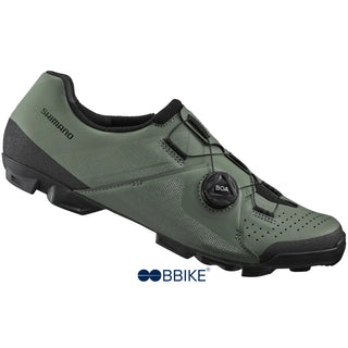 Scarpa da mountain bike Shimano XC300 verde vista laterale destra con chiusura BOA, design aerodinamico e suola per pedali SPD, ideale per competizioni XC e uscite gravel tecniche.