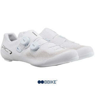 Scarpe da ciclismo Shimano RC703 bianche con sistema BOA Fit System a doppio quadrante – chiusura micrometrica per una calzata personalizzata e senza punti di pressione.