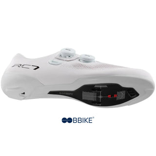 Vista laterale sinistra delle scarpe da bici Shimano RC703 bianche – struttura leggera, traspirante e performante per ciclismo su strada ad alto livello.