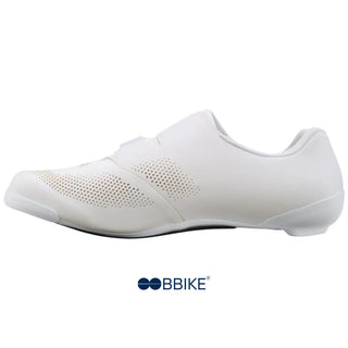 Scarpa Shimano RC703 bianca da ciclismo su strada con chiusura BOA, vista profilo laterale – scarpe da gara leggere e reattive con estetica pulita e moderna.
