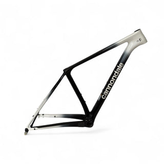 Telaio Cannondale F-Si Carbon MTB ad alte prestazioni per gare cross country, design leggero e rigido in carbonio.