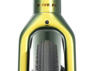 Bicicletta gravel Trek Checkpoint SL 7 AXS Gen 3 dettaglio forcella anteriore con pneumatico vista frontale | BBIKE