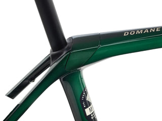 Bicicletta da corsa Trek Domane SL 6 Gen 4 verde scuro dettaglio telaio e tubo orizzontale | BBIKE
