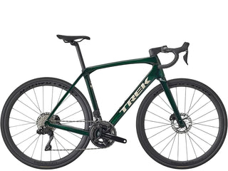 Bicicletta da corsa Trek Domane SL 6 Gen 4 verde scuro vista laterale completa | BBIKE
