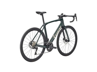 Bicicletta da corsa Trek Domane SL 6 Gen 4 verde scuro vista tre quarti posteriore completa | BBIKE