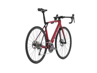 Bicicletta da corsa Trek Madone SL 5 GEN 8 rossa vista tre quarti posteriore | BBIKE
