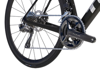 Bicicletta da corsa Trek Madone SL 6 GEN 8 nera dettaglio gruppo centrale e trasmissione Shimano vista ravvicinata | BBIKE