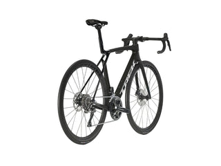 Bicicletta da corsa Trek Madone SL 6 GEN 8 nera vista tre quarti posteriore con carro e ruota posteriore | BBIKE