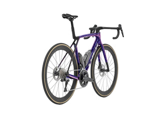 Bicicletta da corsa Trek Madone SLR 7 Gen 8 colore viola vista tre quarti posteriore | BBIKE
