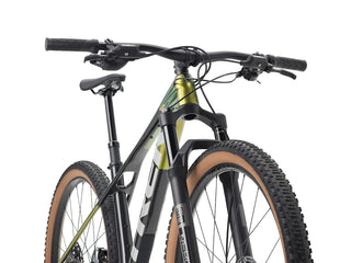 Mountain bike Trek Procaliber 9.6 Gen 3 verde e nero vista tre quarti | BBIKE