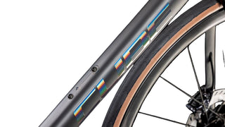 Cube Attain C:62 SLT carbon'n'rainbow